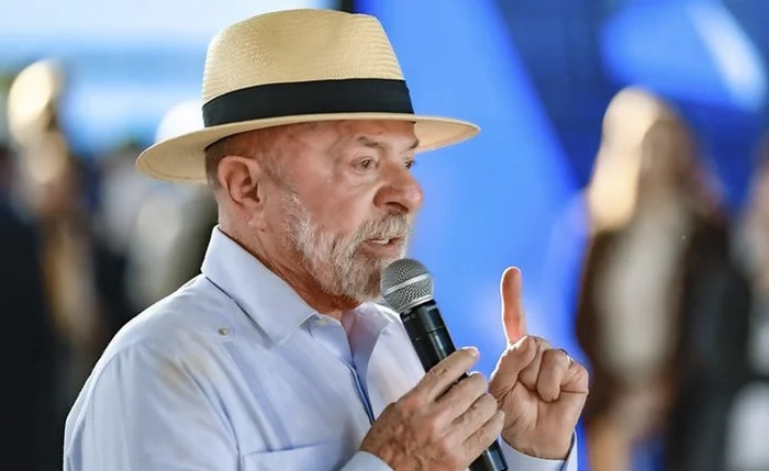 Pesquisa aponta Lula com 52% e 20 pontos à frente de Flávio em Alagoas