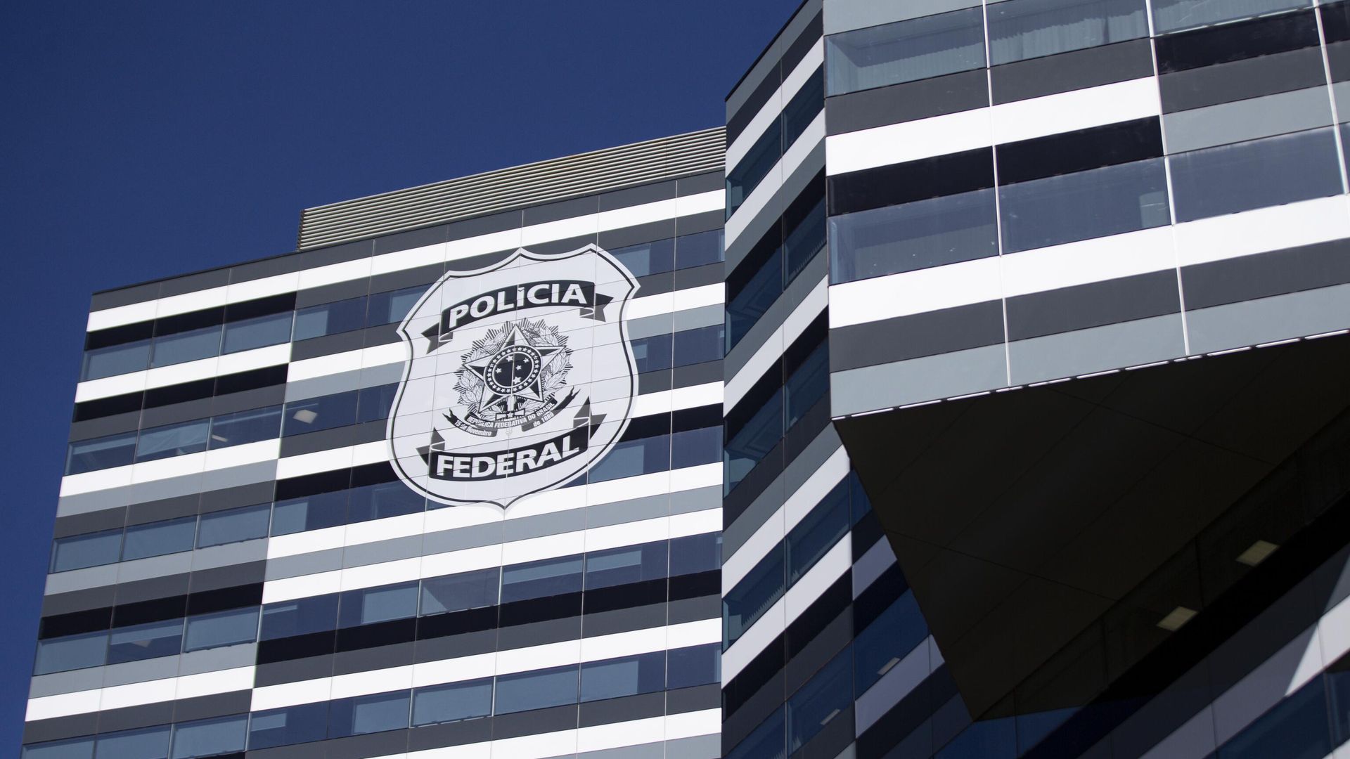 PF apura mensagens envolvendo Lulinha em suposto tráfico de influência