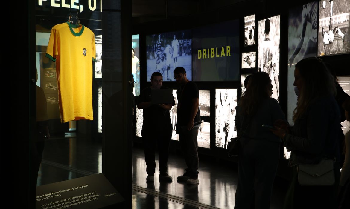 Museu do Futebol inaugura exposição sobre camisas históricas da seleção brasileira