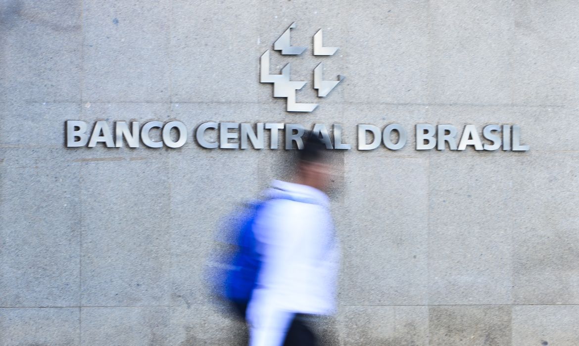 Contas externas do Brasil fecham 2025 com déficit de US$ 68,8 bilhões