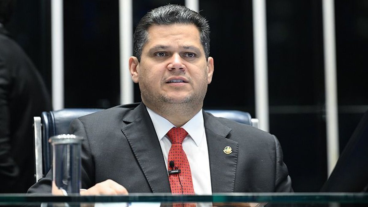 Alcolumbre destrava PEC do fim da escala 6x1 após encontro com Lula