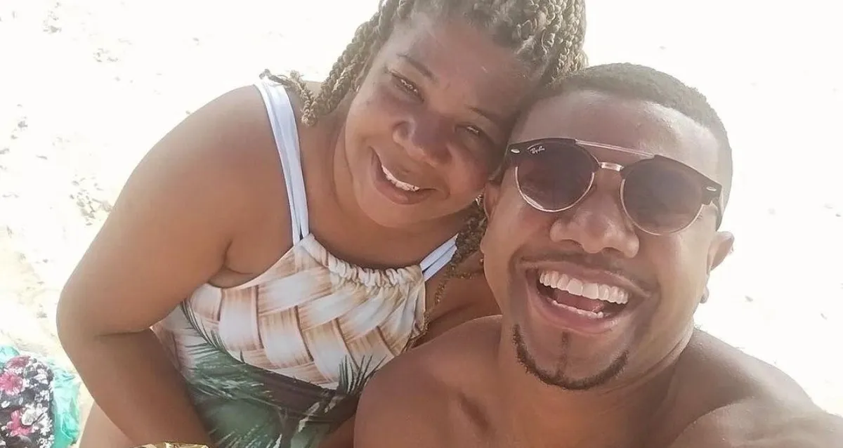 Davi Brito publica vídeo da mãe caindo de cavalo com emojis de risada