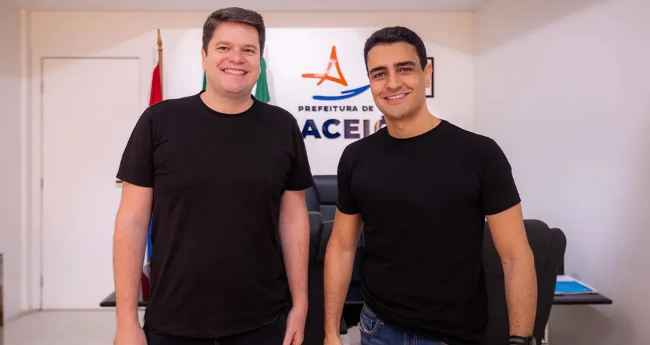 Davi Davino Filho se movimenta e conversa com JHC sobre majoritária