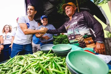 De feira em feira, JHC tenta manter viva pré-campanha no interior