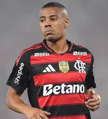 Peñarol negocia empréstimo de De la Cruz, meio-campista do Flamengo