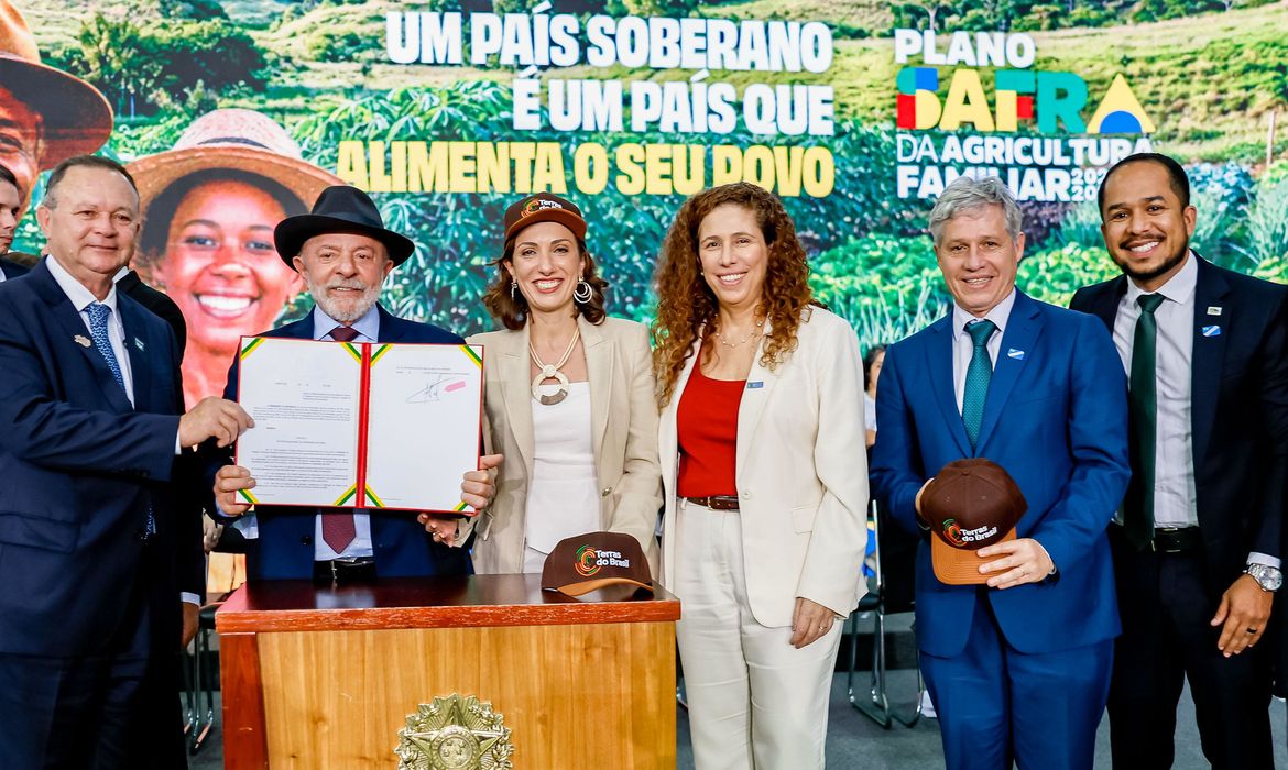 “A melhor arma que um país pode ter é alimento”, afirma Lula ao lançar Plano Safra