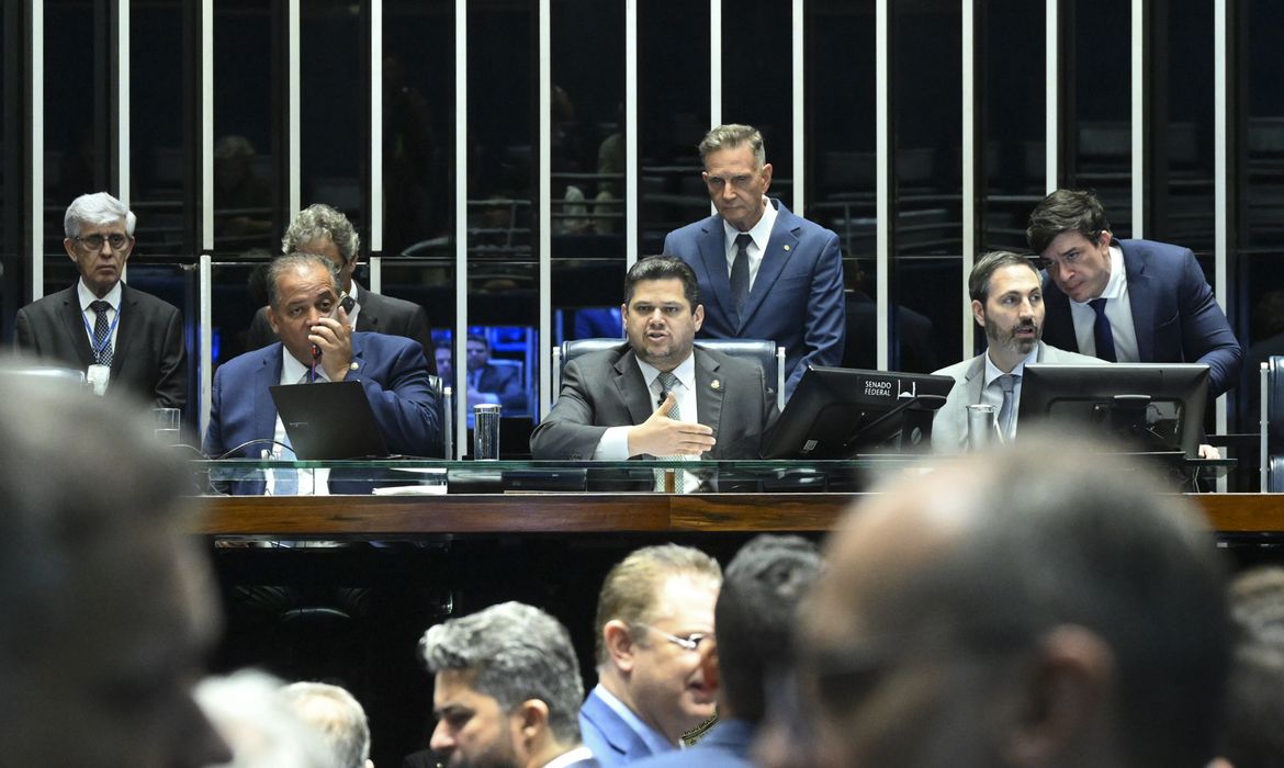 Senado aprova projeto que reduz penas de condenados pelos atos de 8 de janeiro