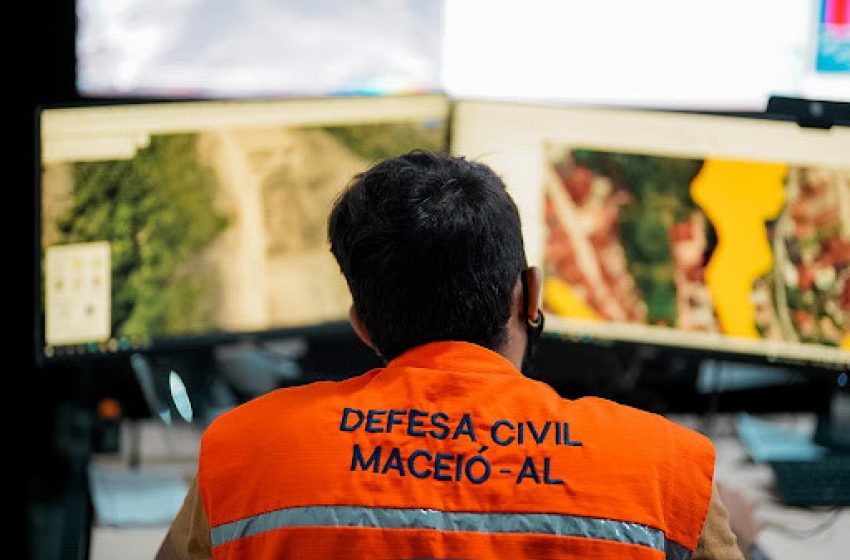 Defesa Civil emite SMS sobre aviso meteorológico para chuvas de fraca a moderada em Maceió