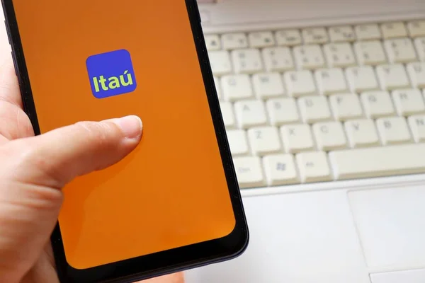 Pane no sistema: após falha, Itaú deposita dinheiro em contas e web não perdoa