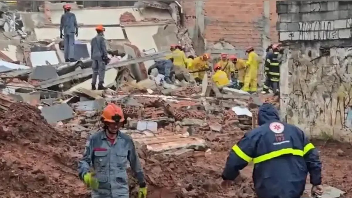 Prédio desaba e deixa cinco pessoas sob escombros em São Paulo