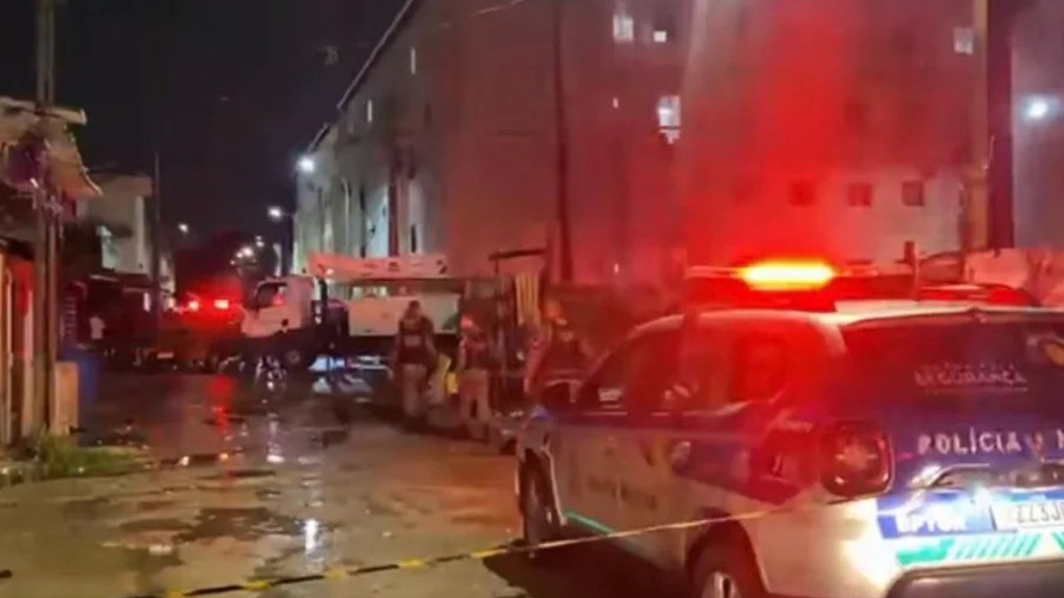 Desabamento deixa dois mortos no centro do Recife durante noite de chuva intensa