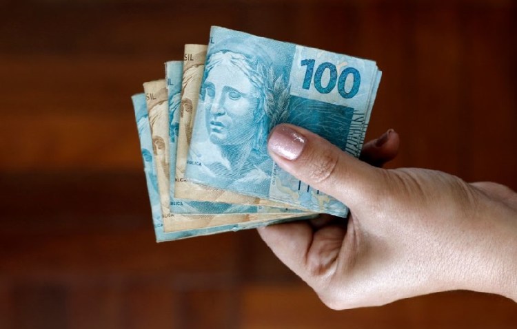 Governo  antecipa salários e injeta R$ 600 milhões na economia