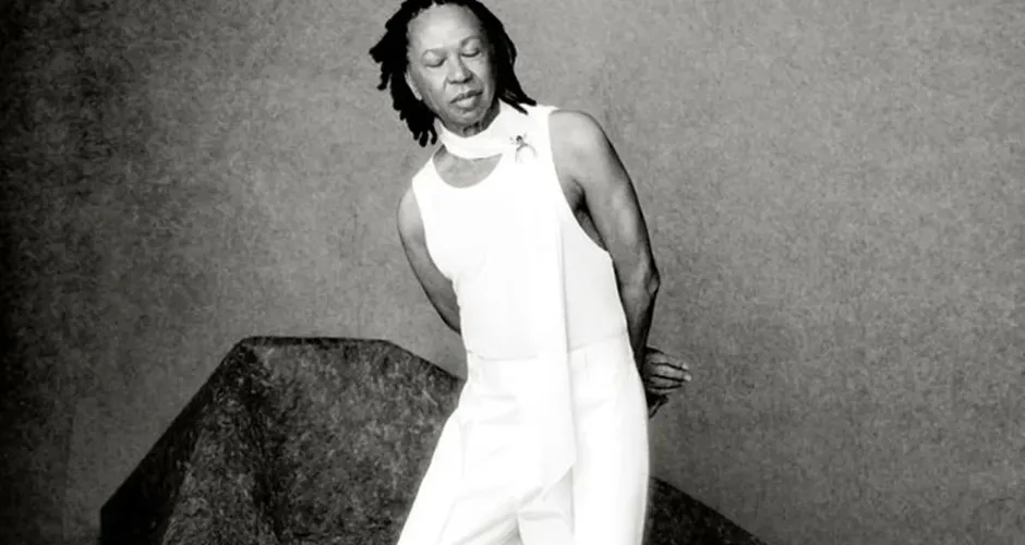 Djavan anuncia turnê comemorativa de 50 anos com shows em 11 capitais em 2026