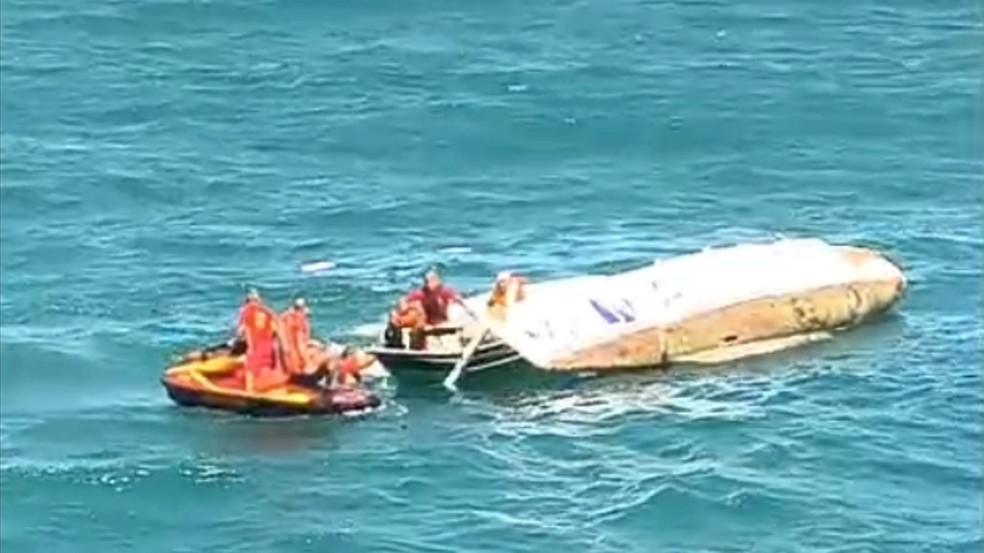 Ventania vira embarcação e mobiliza resgate aéreo em Maceió