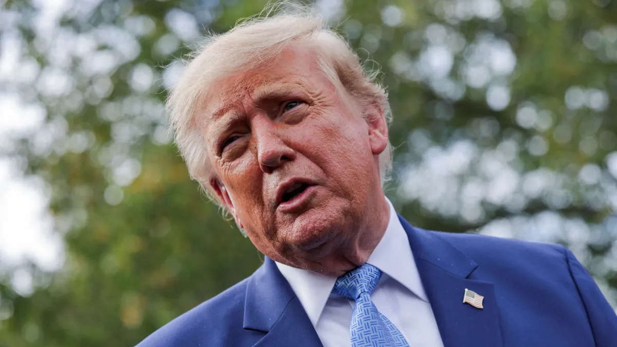 Às vésperas do 1º turno, Trump diz acompanhar eleição do Brasil de perto