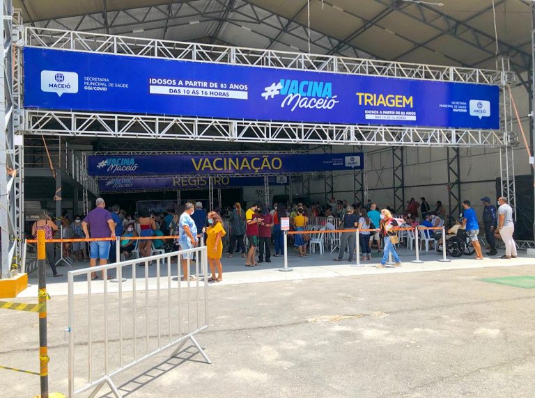 Maceió suspende vacinação contra a covid-19 nesta segunda-feira (28)