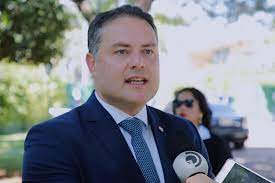 Renan Filho está de volta ao governo, mas por “pouco tempo”