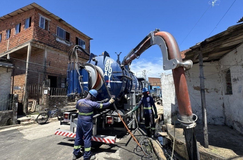 Seminfra realiza manutenção da drenagem em 60 ruas de Maceió