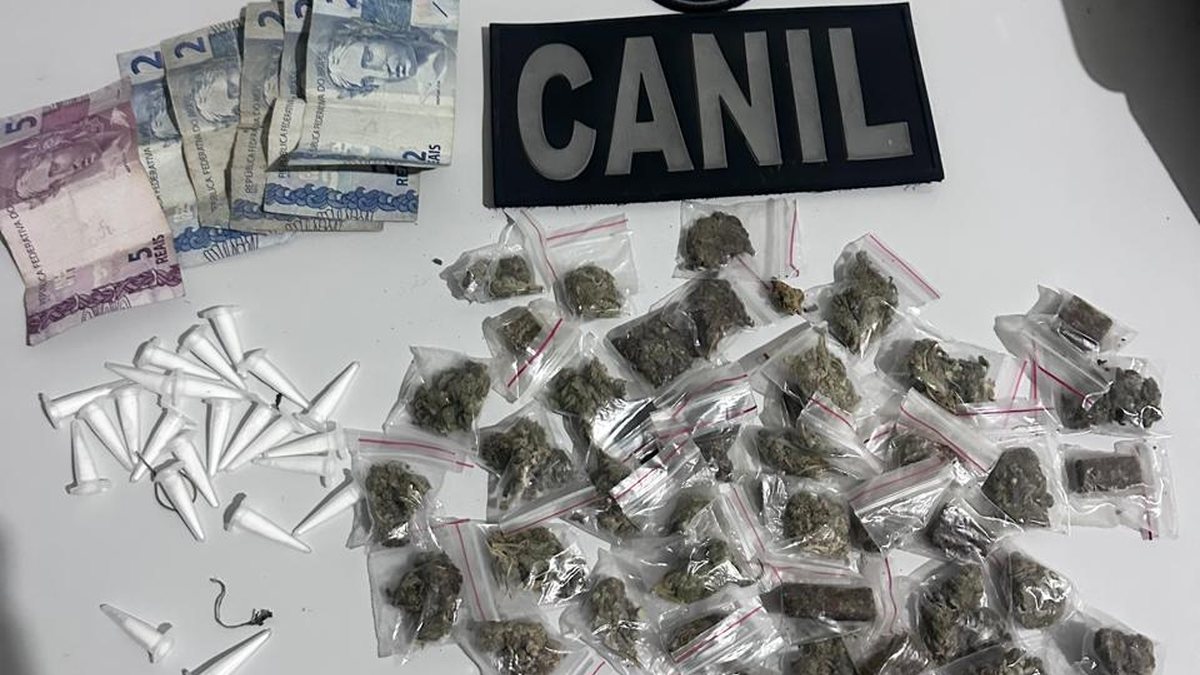 Homem descarta sacola com drogas durante perseguição policial e acaba preso