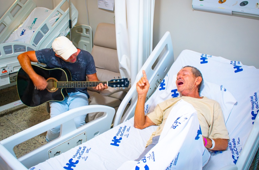 VÍDEO: Paciente com suspeita de Alzheimer consegue lembrar da paixão pela música