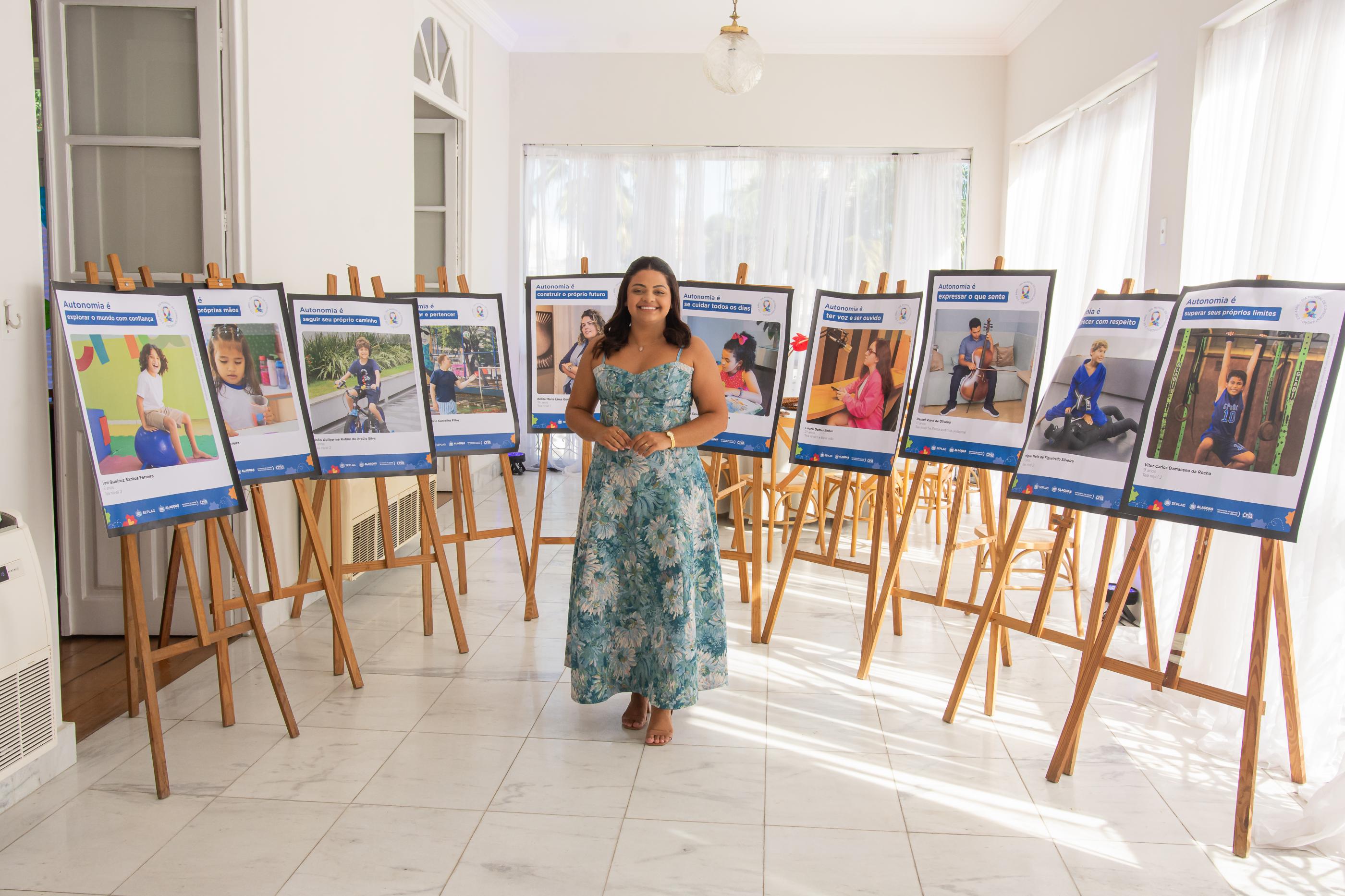 Secria realiza exposição fotográfica para valorizar autonomia de pessoas com TEA; saiba como visitar