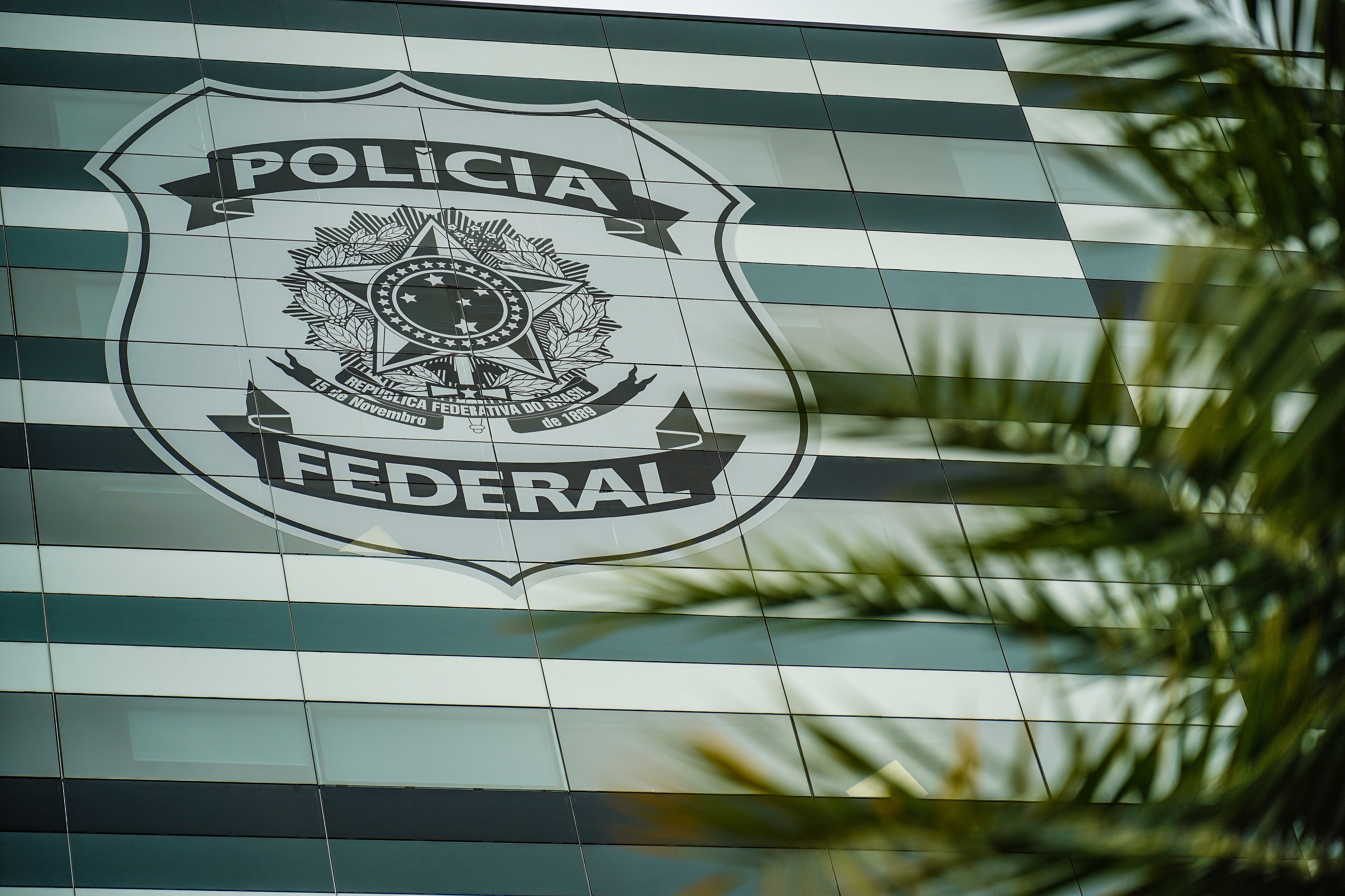 Flávio Bolsonaro nega calúnia contra Lula em manifestação escrita à PF