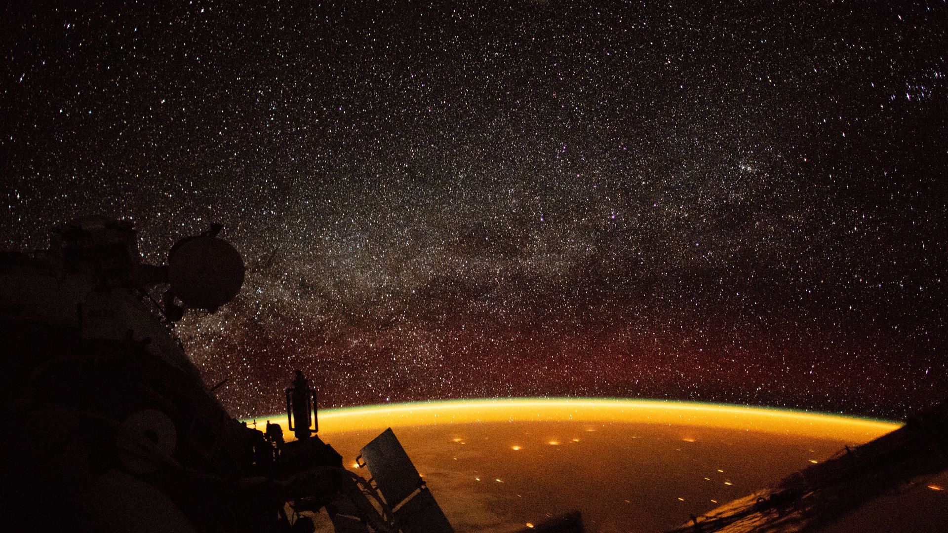 Moscas criadas no espaço chegam à 25ª geração na ISS