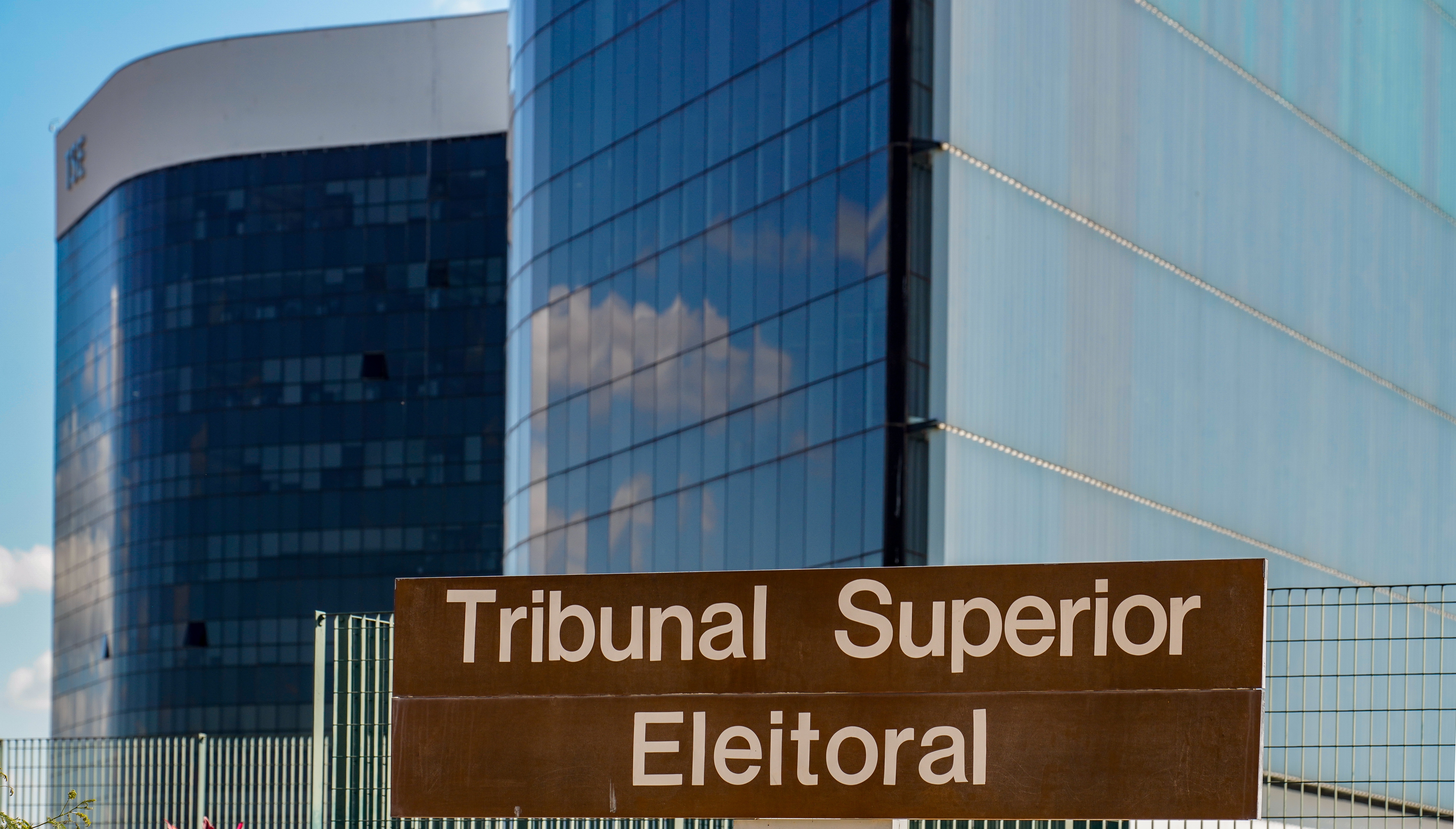 TSE firma acordo com big techs para reforçar combate à desinformação