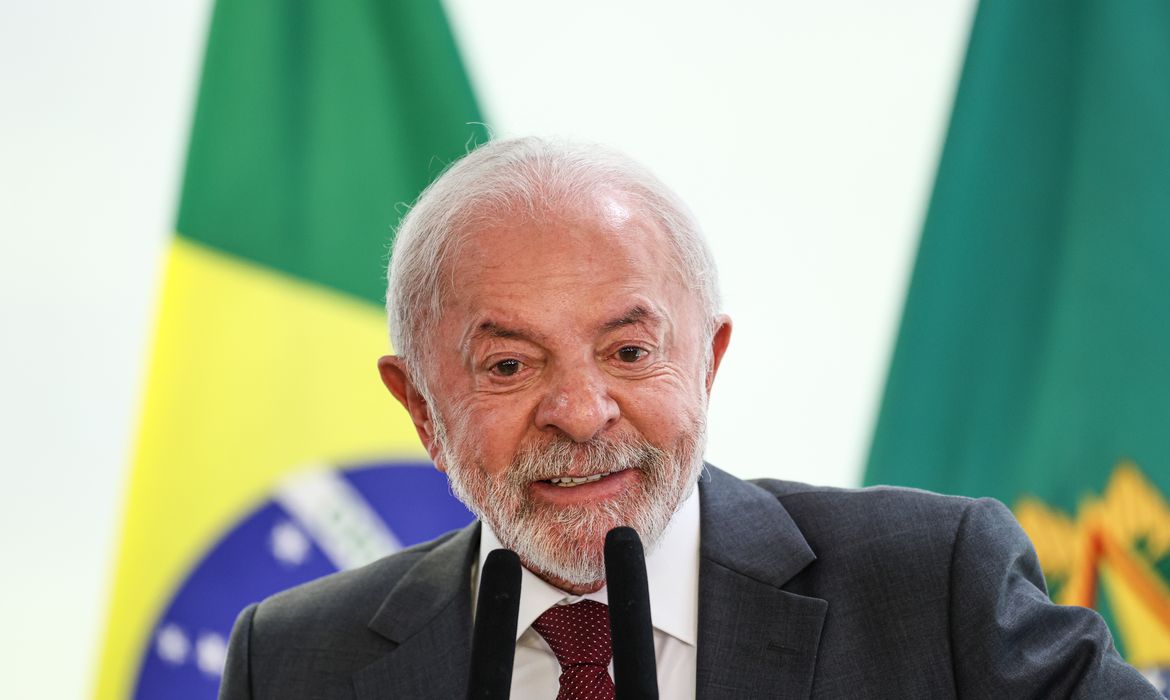 Lula confirma presença em debates de segundo turno contra Flávio