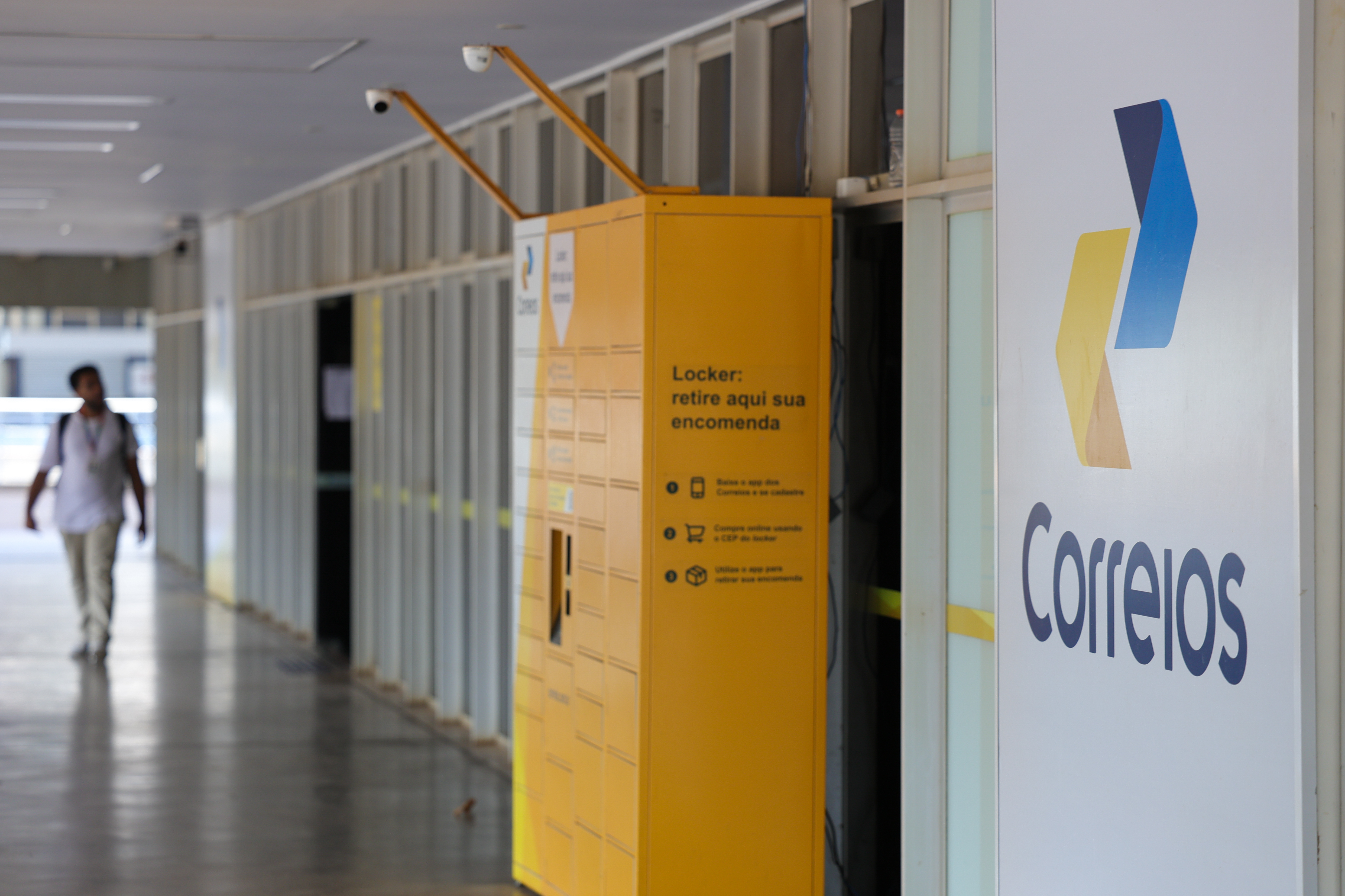 Correios passam a entregar no Brasil compras feitas em sites do Paraguai