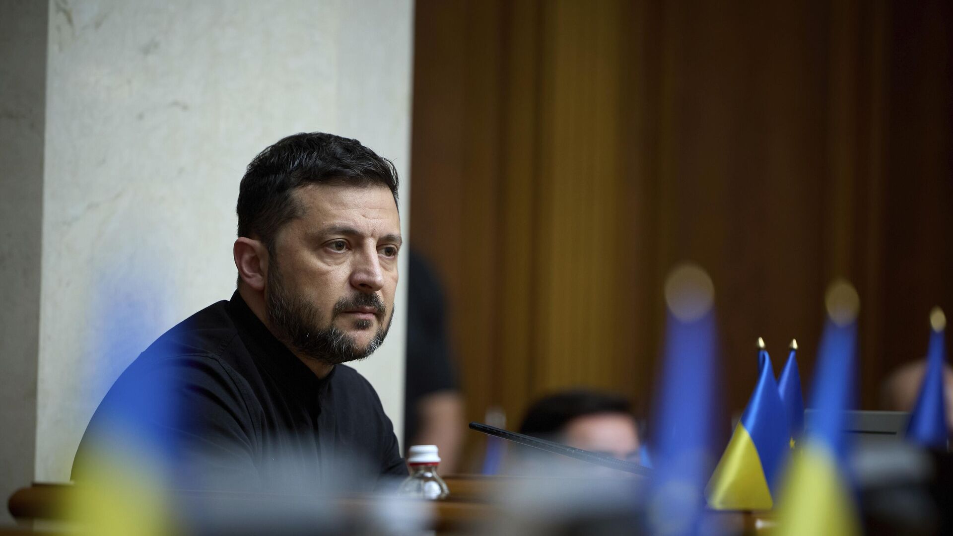 Zelensky intensifica apelos por apoio internacional após avanço russo na Ucrânia