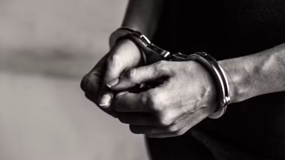Homem é condenado a mais de 40 anos de prisão por matar duas pessoas em bar