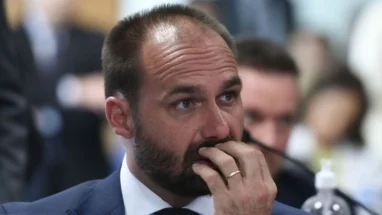 PF cita Eduardo Bolsonaro em processo por abandono de cargo