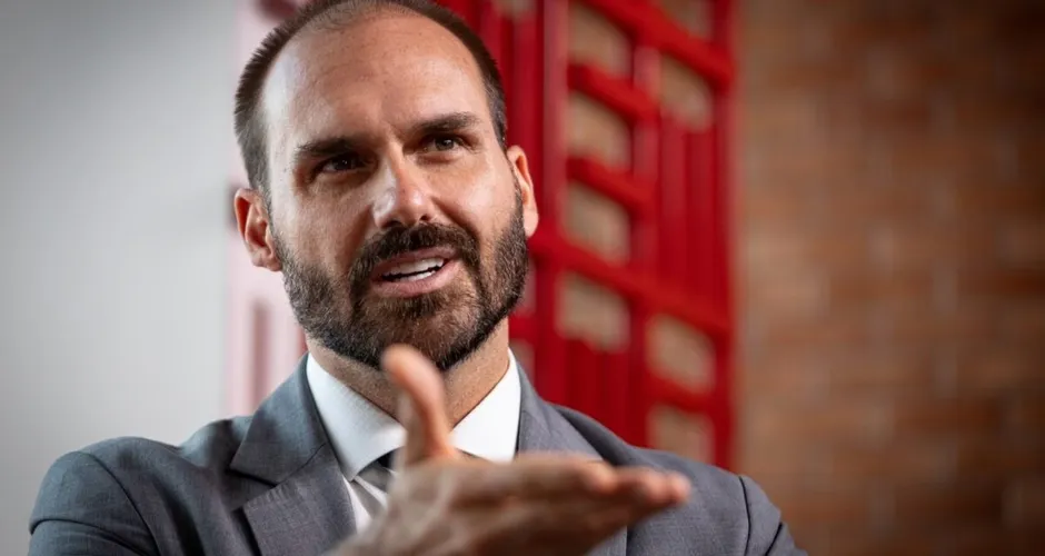 Eduardo Bolsonaro diz querer ser o candidato em 2026 se Jair não puder
