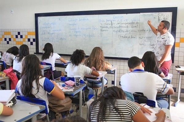 Educação vai pedir comprovante de vacinação na volta as aulas em AL