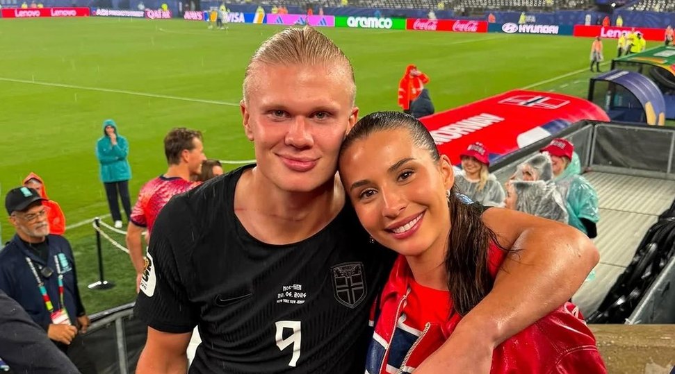 Namorada de Haaland presta homenagem após eliminação da Noruega na Copa
