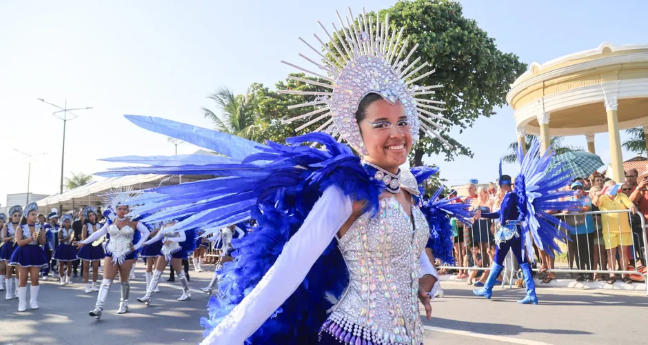 208 anos de Alagoas: Desfile Cívico reúne multidão e homenageia Nise da Silveira