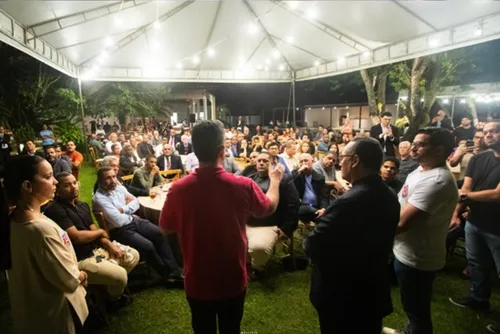 Entre evangélicos e Maceió, Paulo tenta minar terreno de JHC