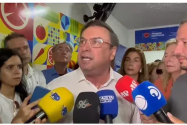 Entre JHC, Lira e Renan, Luciano ganha tempo para decidir palanque