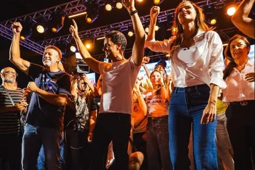 Entre Lula e Flávio Bolsonaro, o silêncio de JHC
