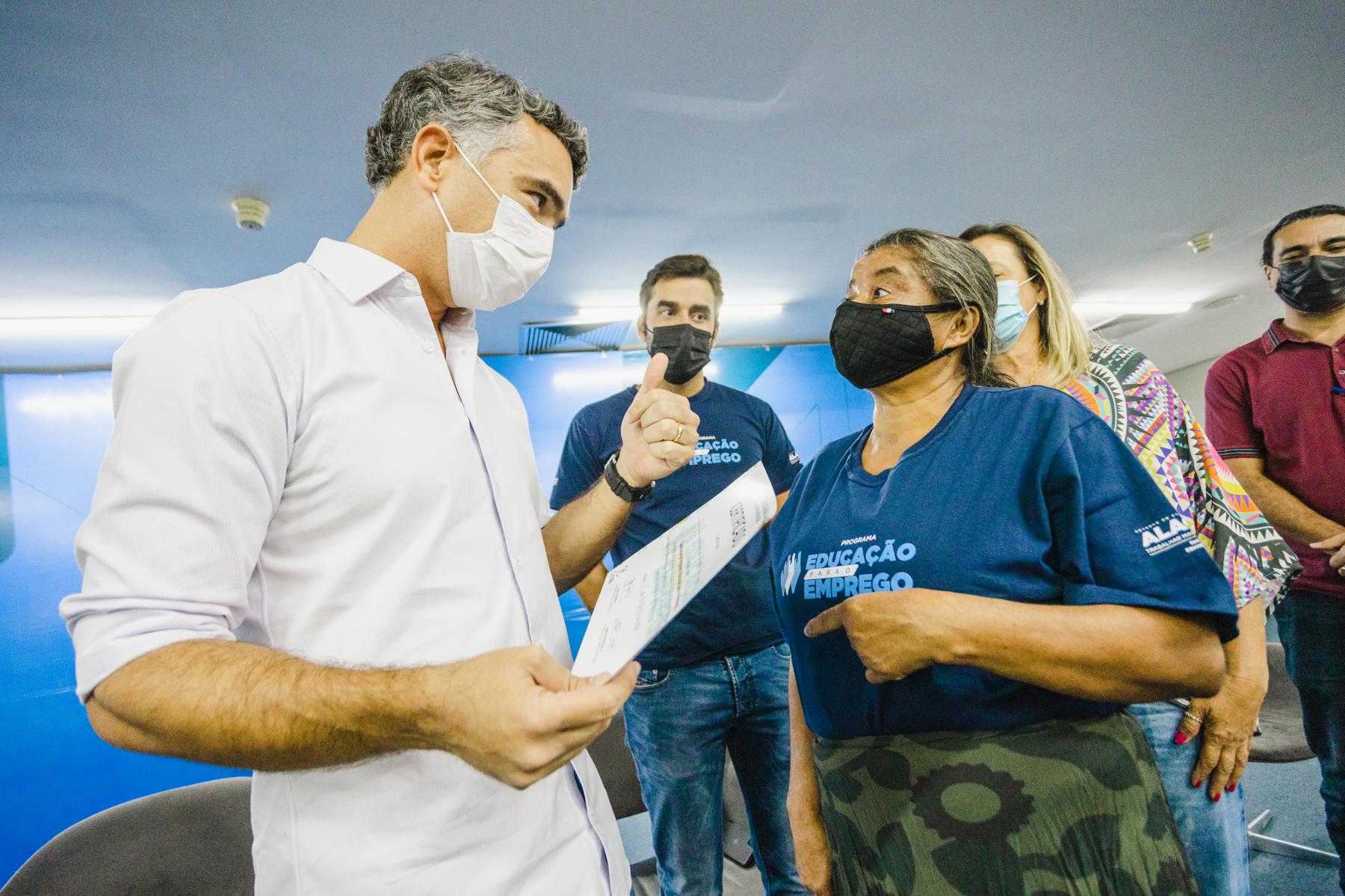 Programa 'Educação para Emprego Já' beneficia cerca de dois mil estudantes em Alagoas