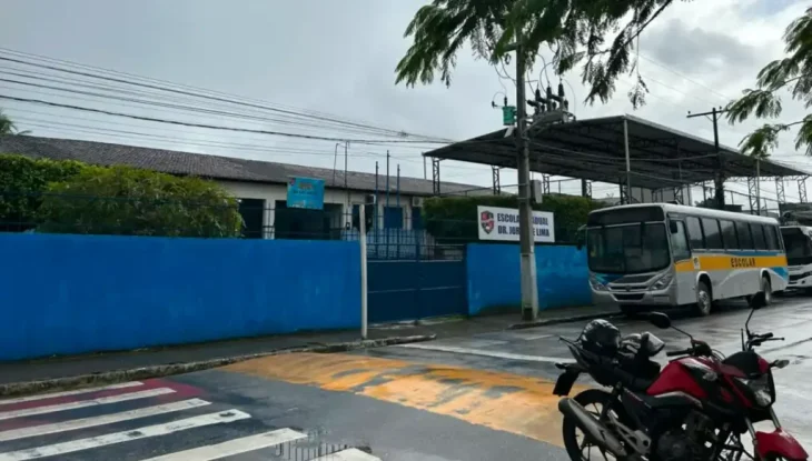 Aluno dá tapa em professora após discussão sobre celular em sala em Alagoas