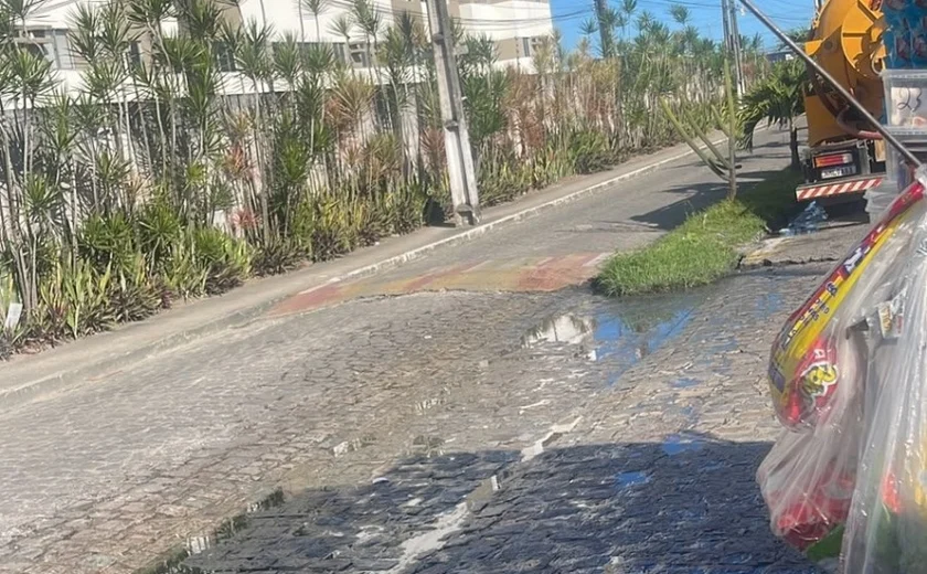 Sanama é autuada por despejo irregular de esgoto em Maceió