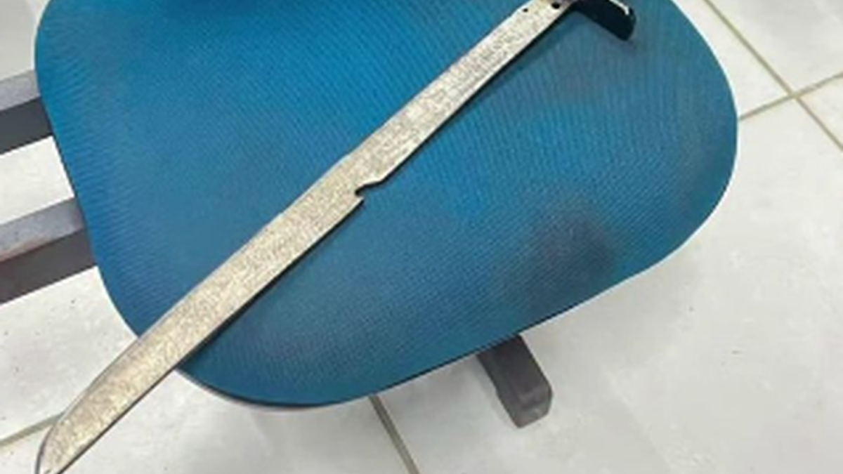 Homem suspeito de ameaçar prefeito é detido com espada