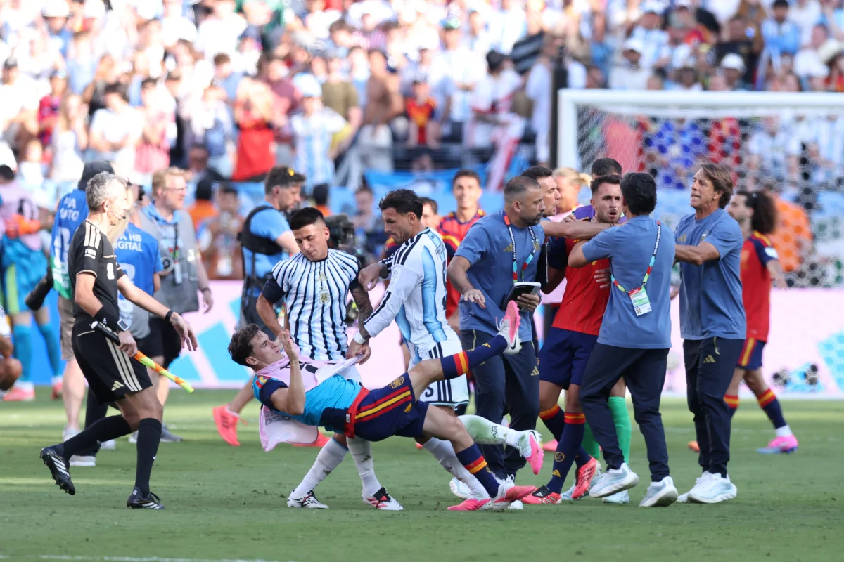 Fifa abre processos contra jogadores da Argentina e Gavi após confusão na final da Copa