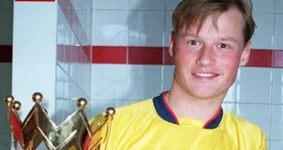 Ex-goleiro Alexander Manninger morre em acidente de trânsito na Áustria