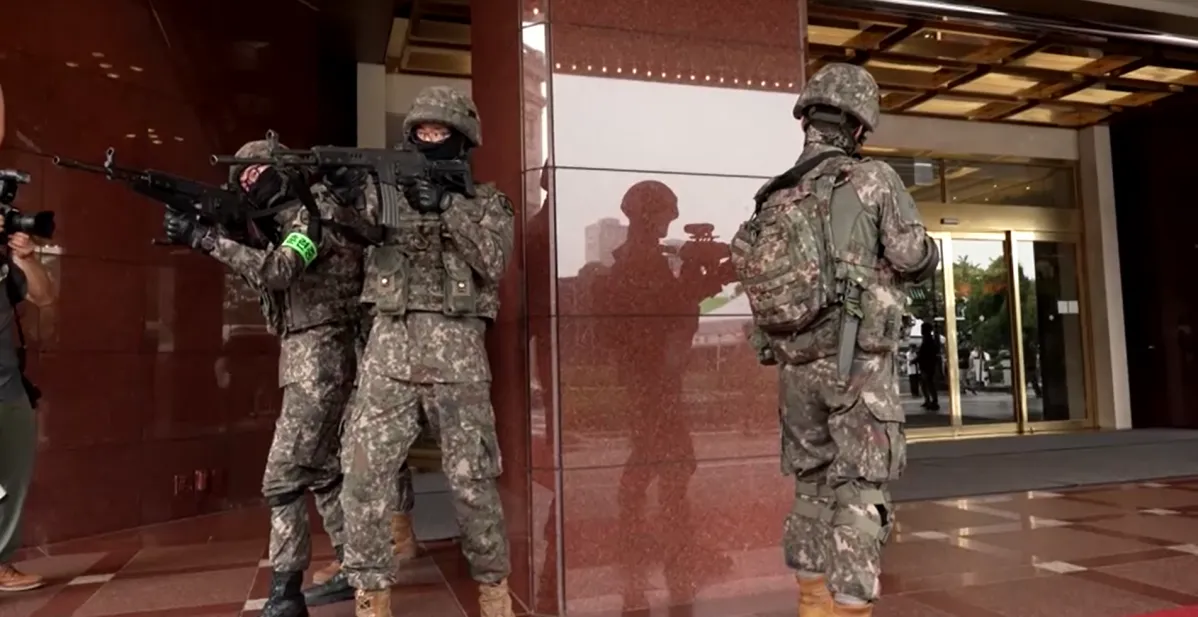 Coreia do Sul simula ataques com bombas, drones e agentes químicos