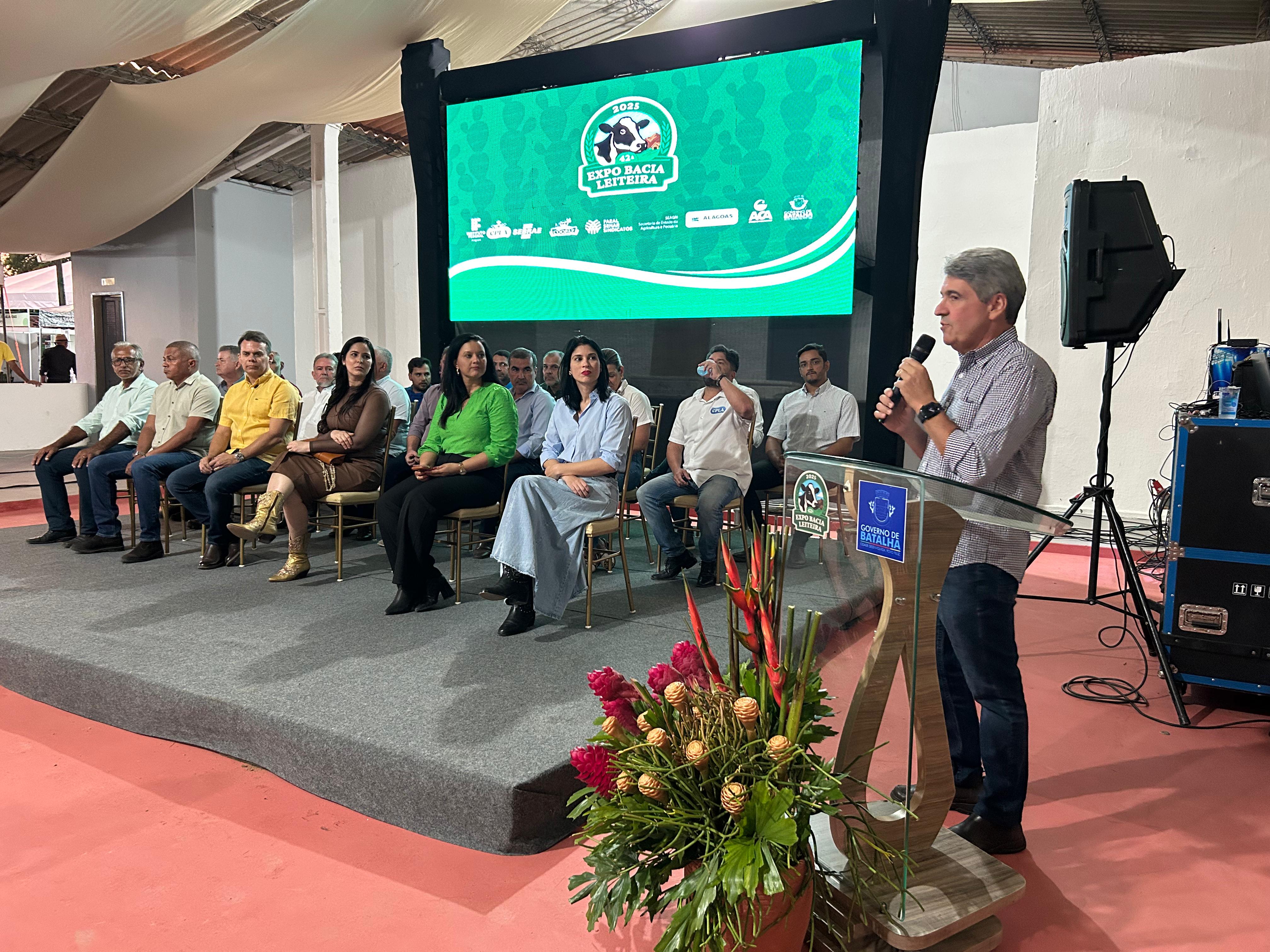 Abertura da 42ª Expo Bacia Leiteira é realizada com a presença de autoridades e produtores locais