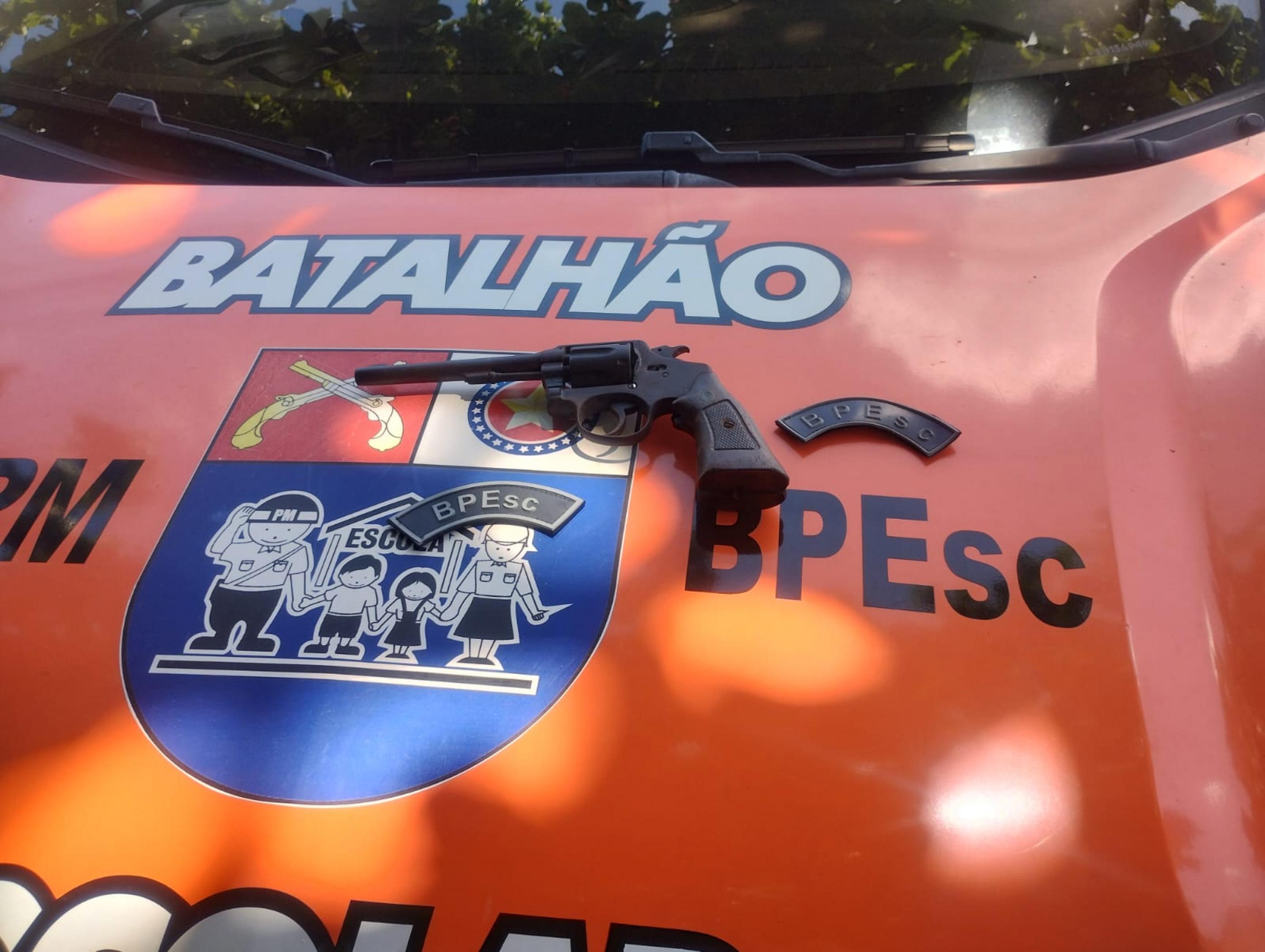 PM apreende revólver e prende quatro suspeitos em ações distintas em Maceió