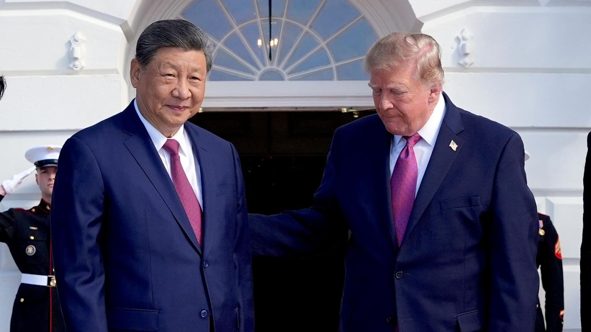 Trump gera controvérsia ao sugerir venda de armas dos EUA para a China